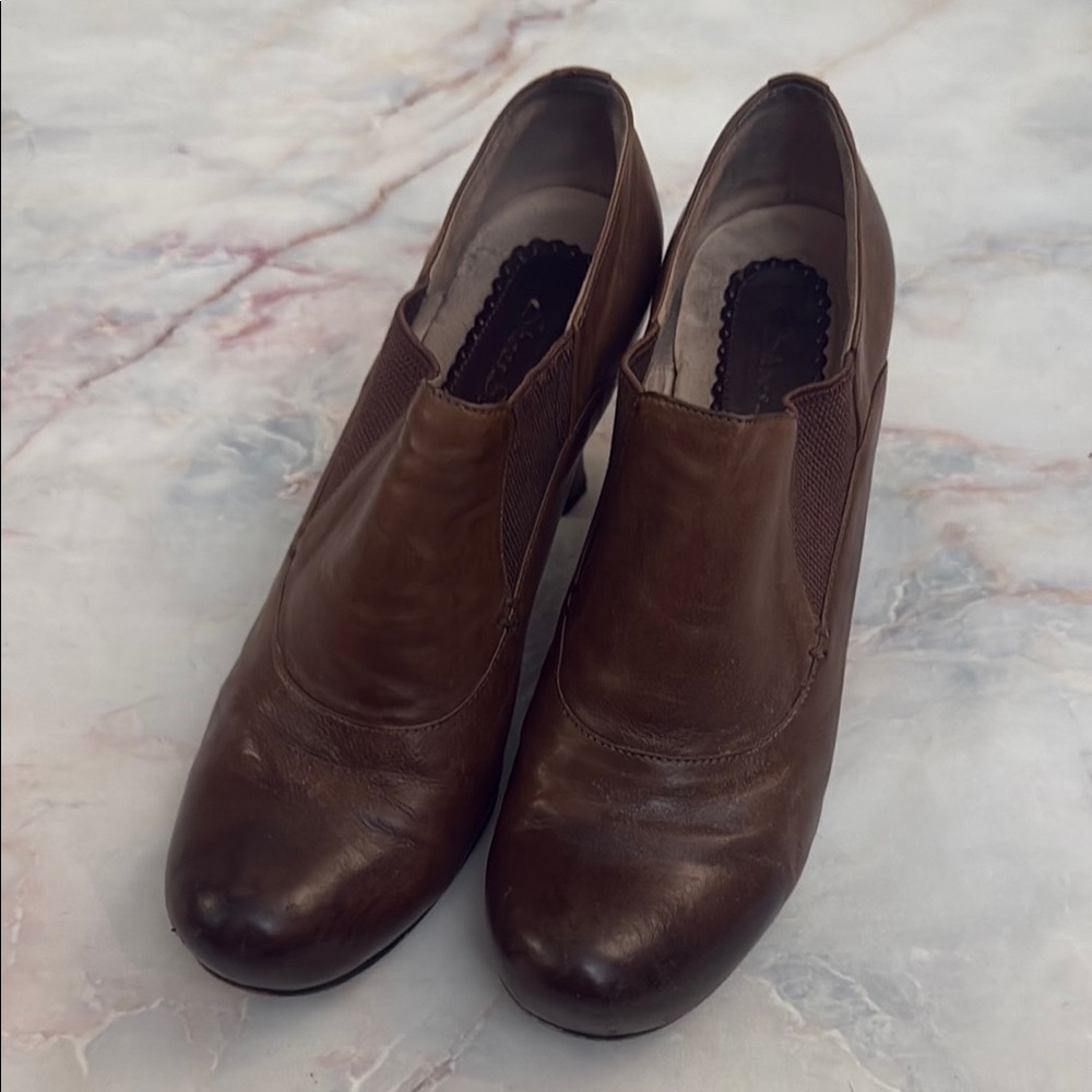 Elegant Brown Leather Women's Shoes